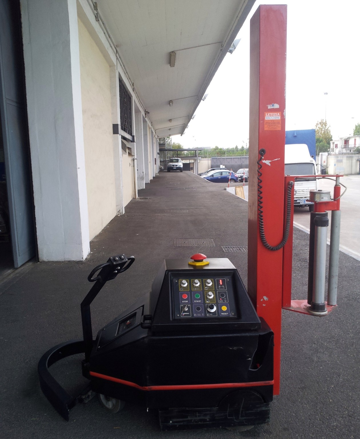Immagine roto 3.jpg Robot revisionato - Azienda distribuzione - S. S. Telesino (BN)